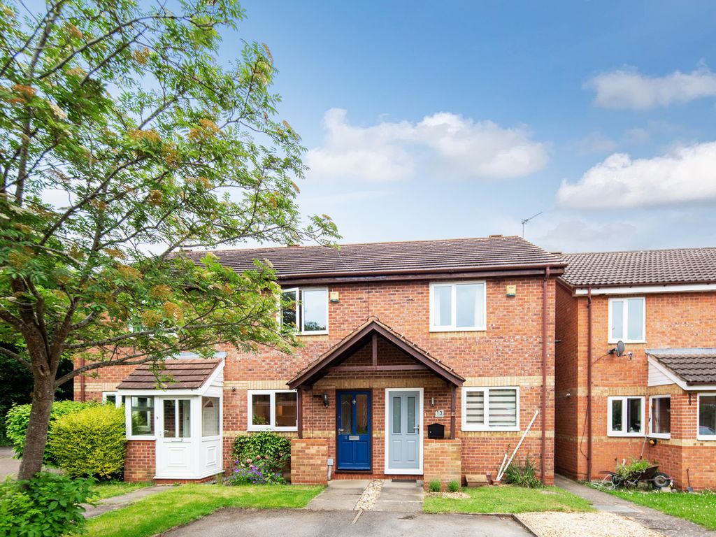 2 bed terraced house for sale in Coopers Green, Bicester OX26, £281,500