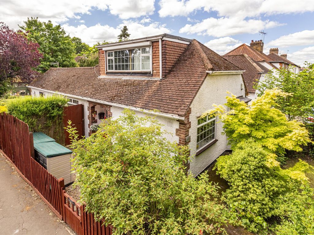 3 bed detached house for sale in Woodham Lane, New Haw, Addlestone KT15