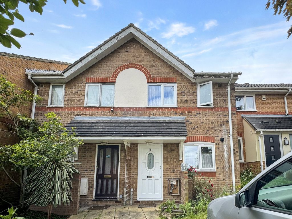 2 bed terraced house for sale in Tynemouth Road, London SE18, £365,000