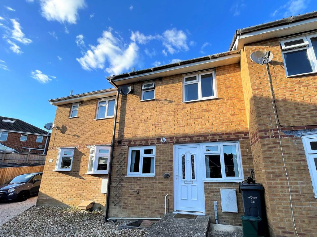 2 bed terraced house to rent in Nelson Drive, Cowes PO31 Zoopla