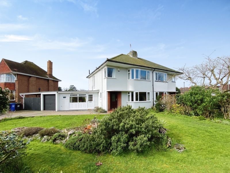 3 bed semidetached house for sale in Corton Road, Lowestoft, Suffolk
