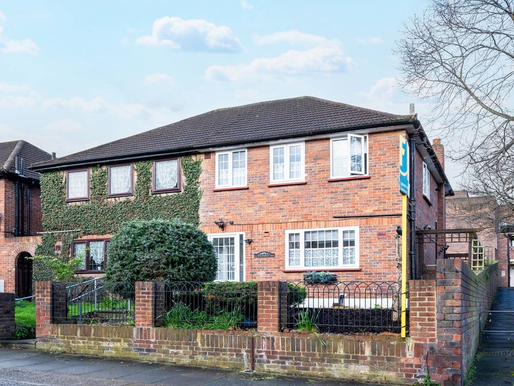 3 bed semidetached house for sale in Wisteria Road, Lee, London SE13