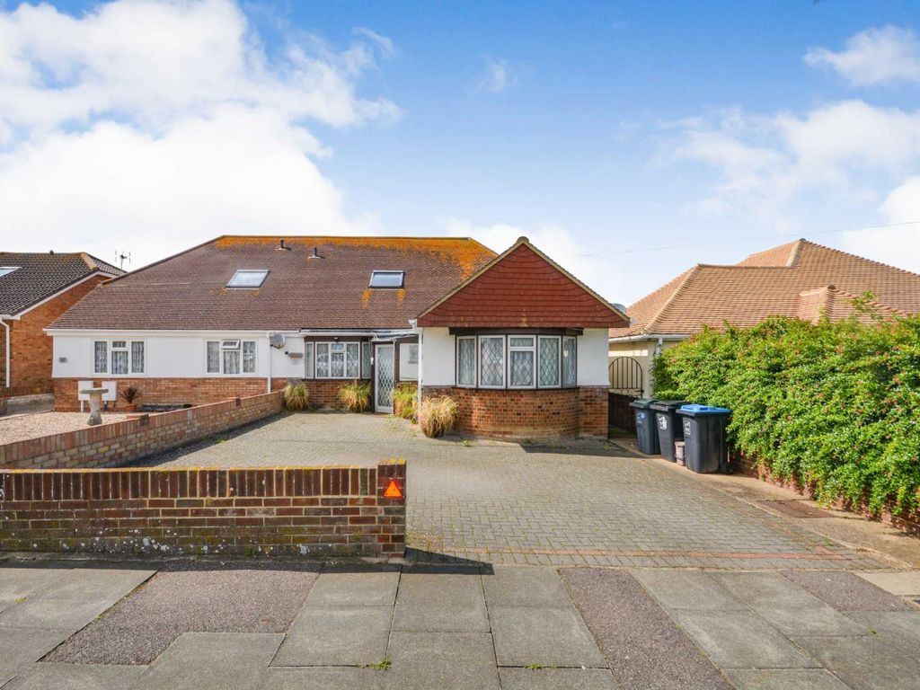 4 bed semidetached bungalow for sale in Botany Road, Broadstairs, Kent