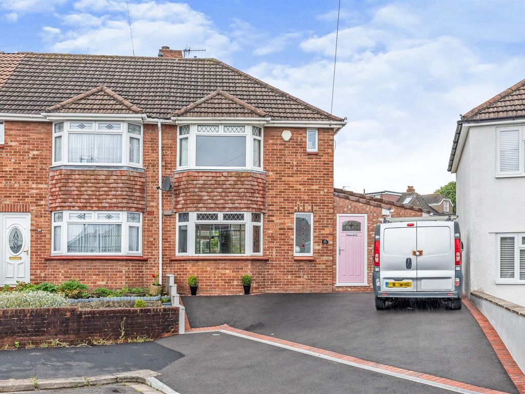 3 bed semidetached house for sale in Maytree Avenue, Headley Park