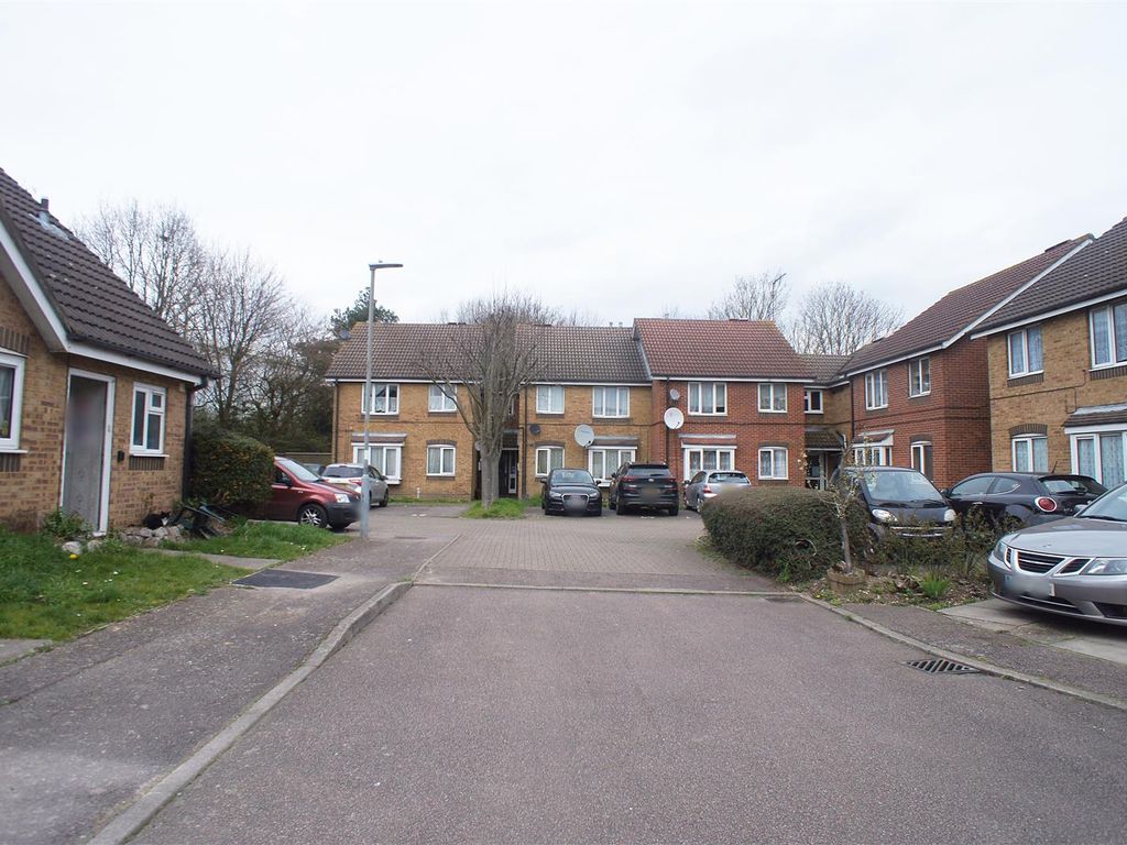1 bed flat to rent in Teresa Gardens, Waltham Cross EN8 Zoopla