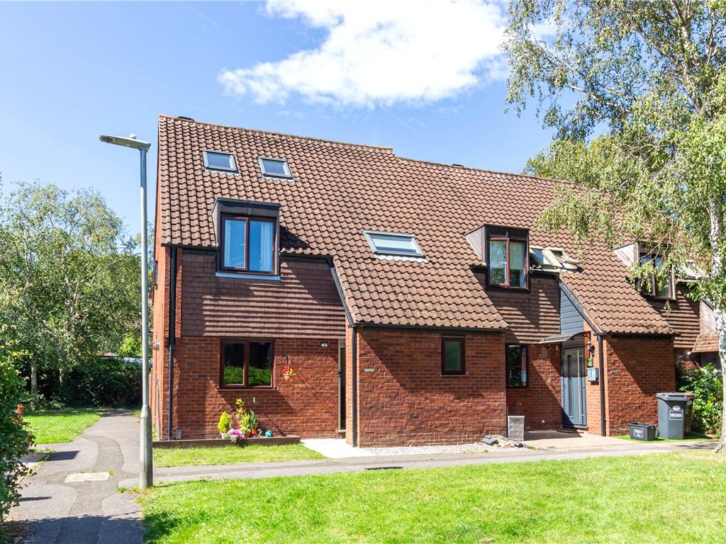 6 bed end terrace house for sale in Newgate Close, St. Albans