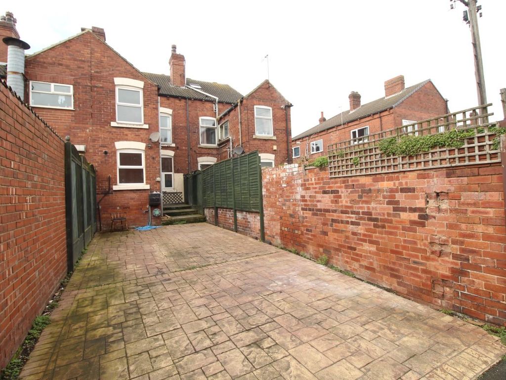 3 bed terraced house to rent in Beancroft Road, Castleford, West