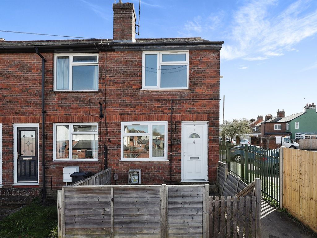 2 bed semidetached house for sale in Brockhurst Road, Chesham HP5, £