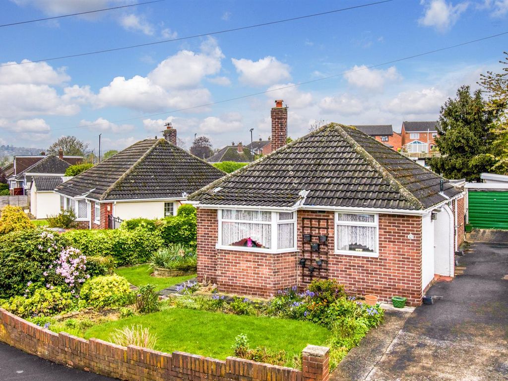 2 bed bungalow for sale in Hallcroft Drive, Horbury, Wakefield WF4, £