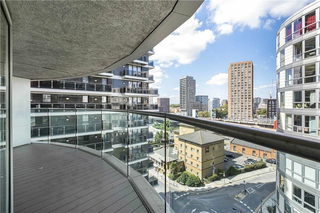 1 bed flat for sale in Michigan Building, New Providence Wharf, Canary