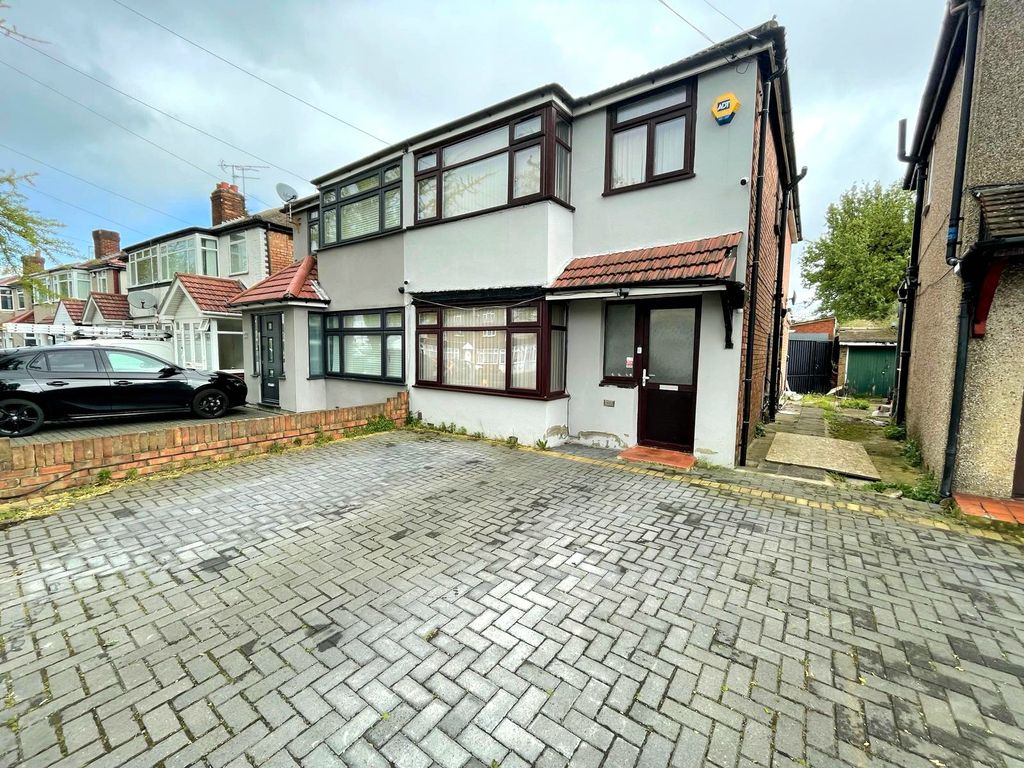 4 bed semidetached house for sale in Lansbury Drive, Hayes UB4, £
