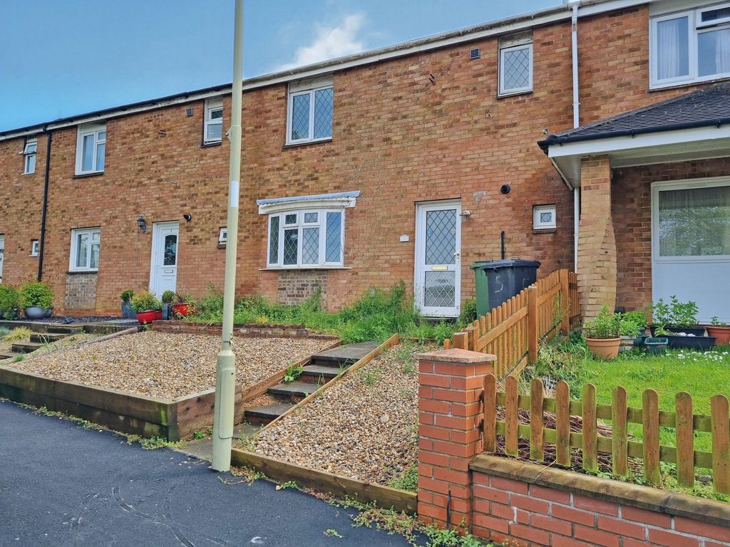 3 bed terraced house for sale in Gainsborough Road, Basingstoke RG21