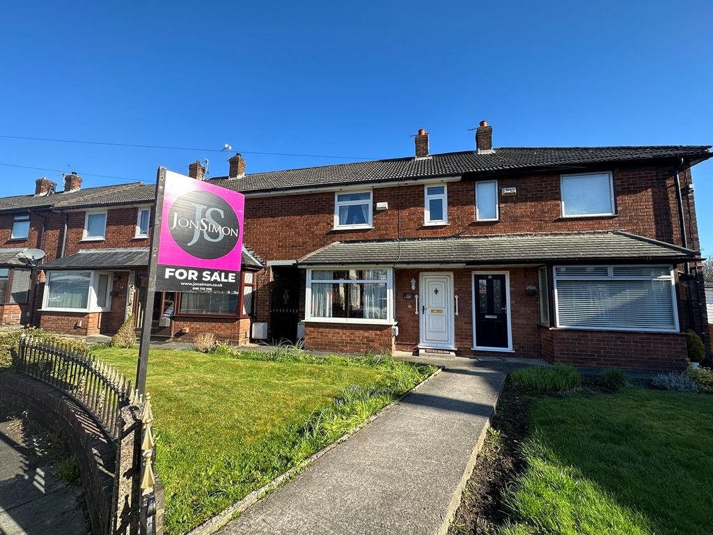 3 bed town house for sale in Kingston Road, Radcliffe, Manchester M26