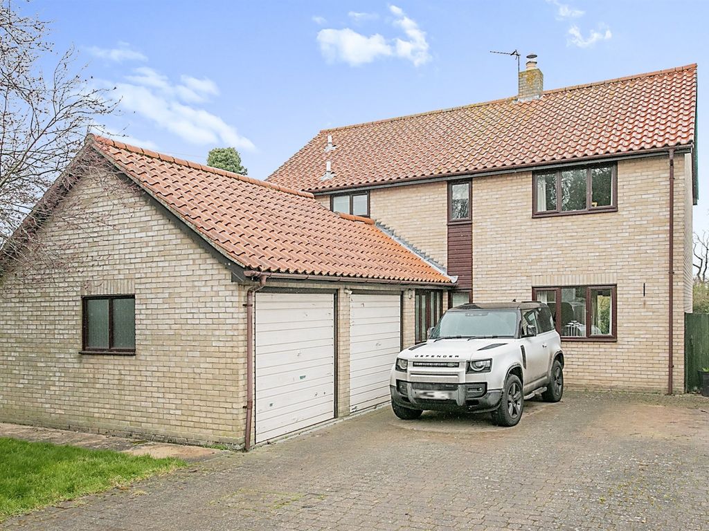 4 bed detached house for sale in Walnut Close, Acton, Sudbury CO10 Zoopla