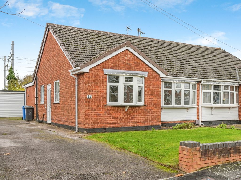 3 bed semidetached house for sale in Westbourne Avenue, Cheslyn Hay