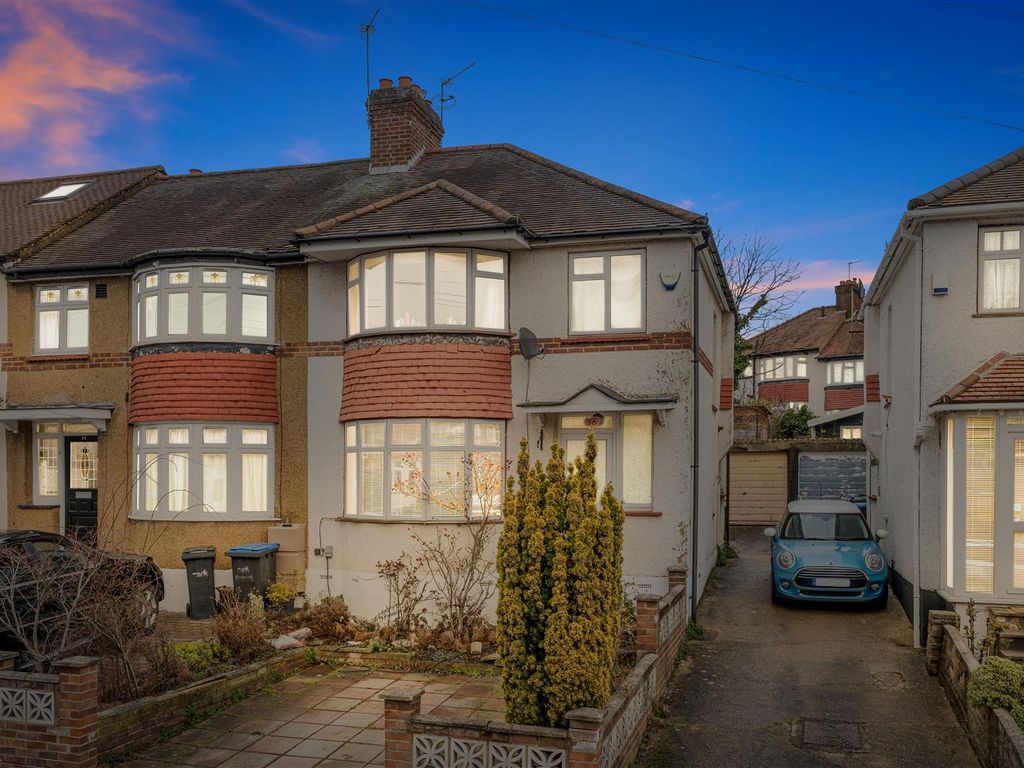 3 bed property for sale in Orchard Avenue, London N14 Zoopla