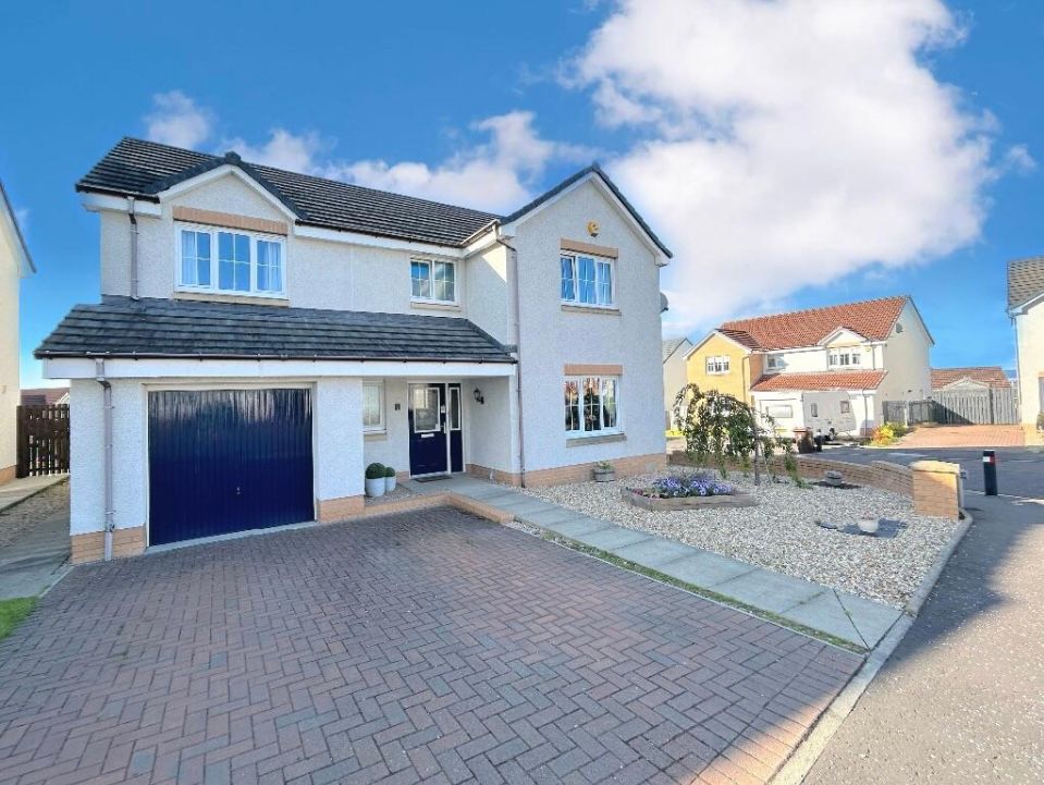 4 bed detached house for sale in Corbett Drive, Reddingmuirhead FK2, £