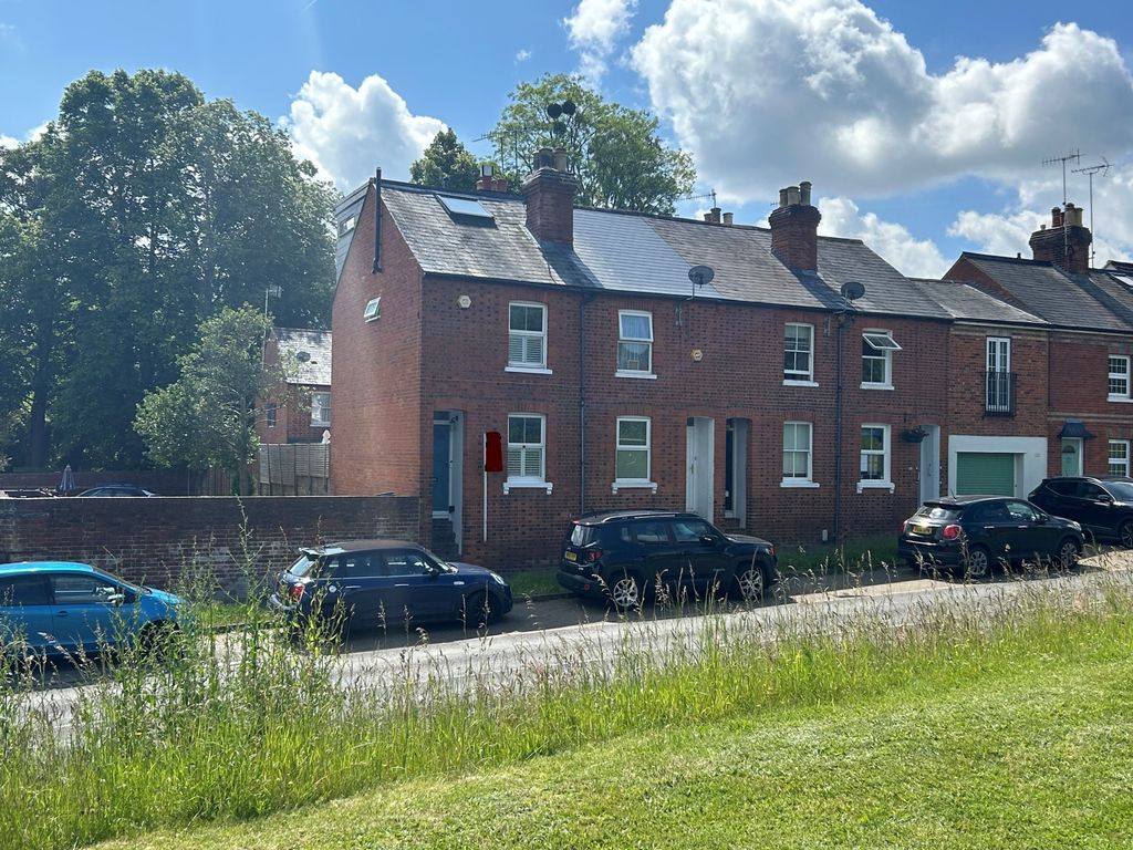 3 bed end terrace house for sale in Greys Road, HenleyOnThames