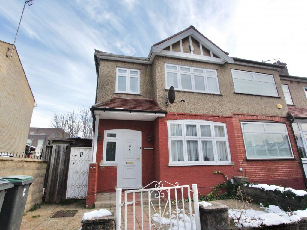 4 bed end terrace house to rent in Temple Terrace, Vincent Road, London