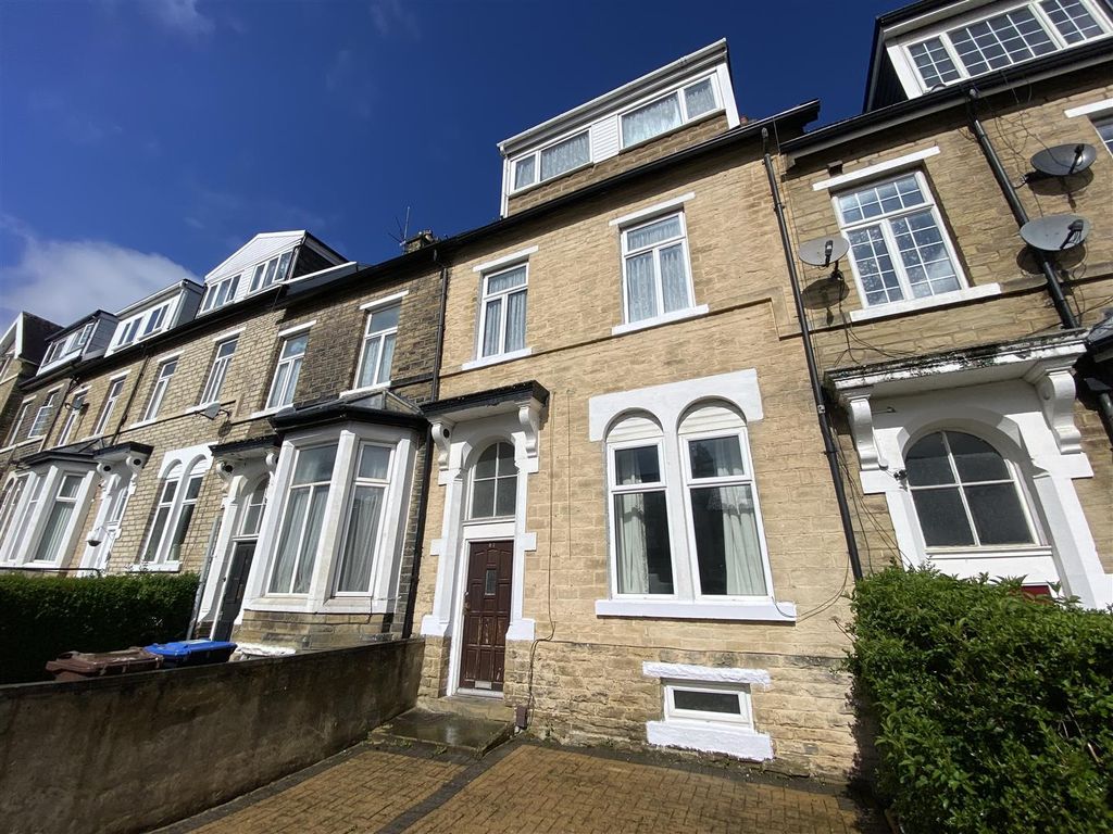 4 bed terraced house to rent in Aireville Road, Bradford BD9, £995 pcm