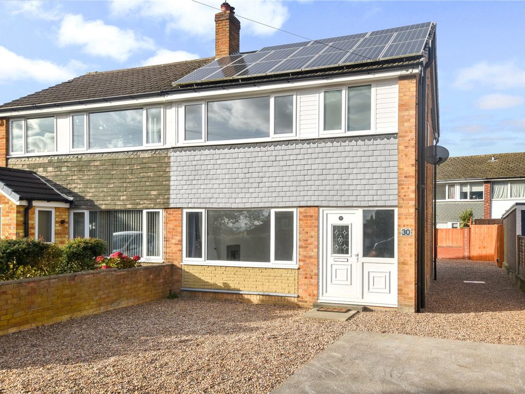 3 bed semidetached house for sale in St. Marys Close, Tingley