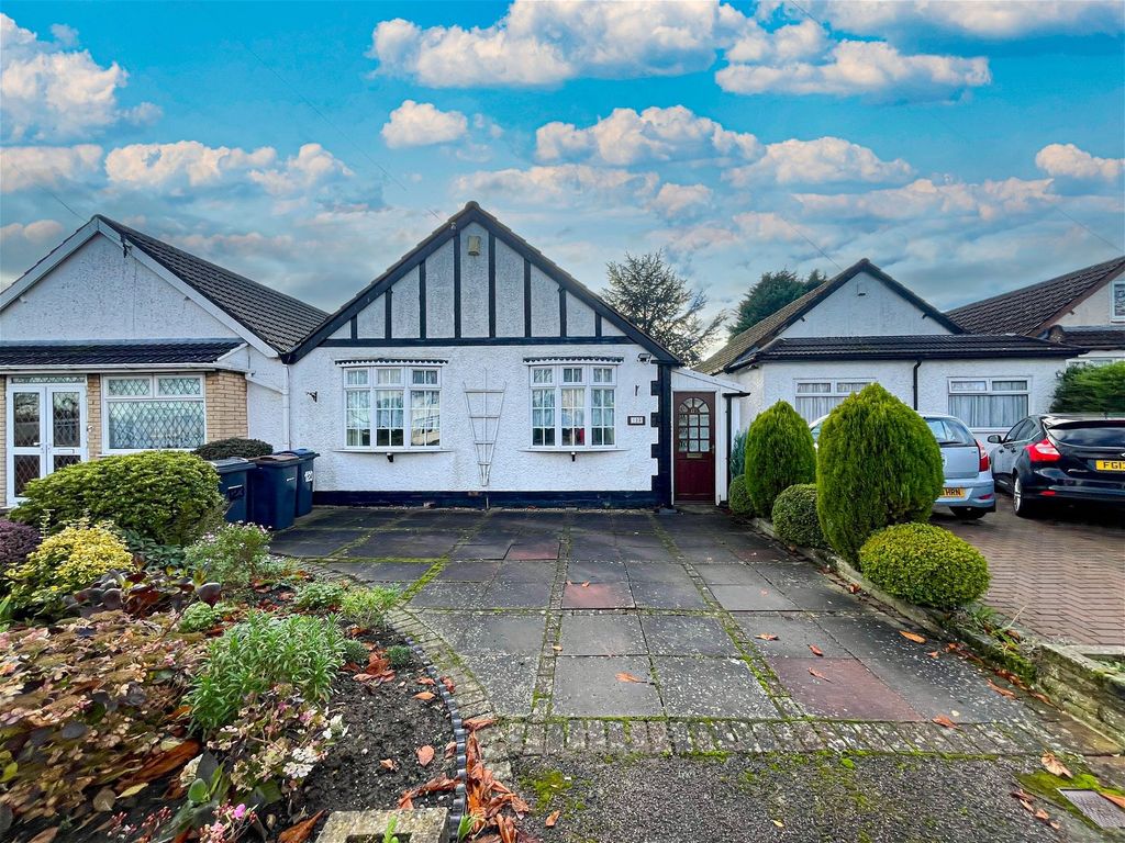 3 bed semidetached bungalow for sale in Maypole Lane, Birmingham B14