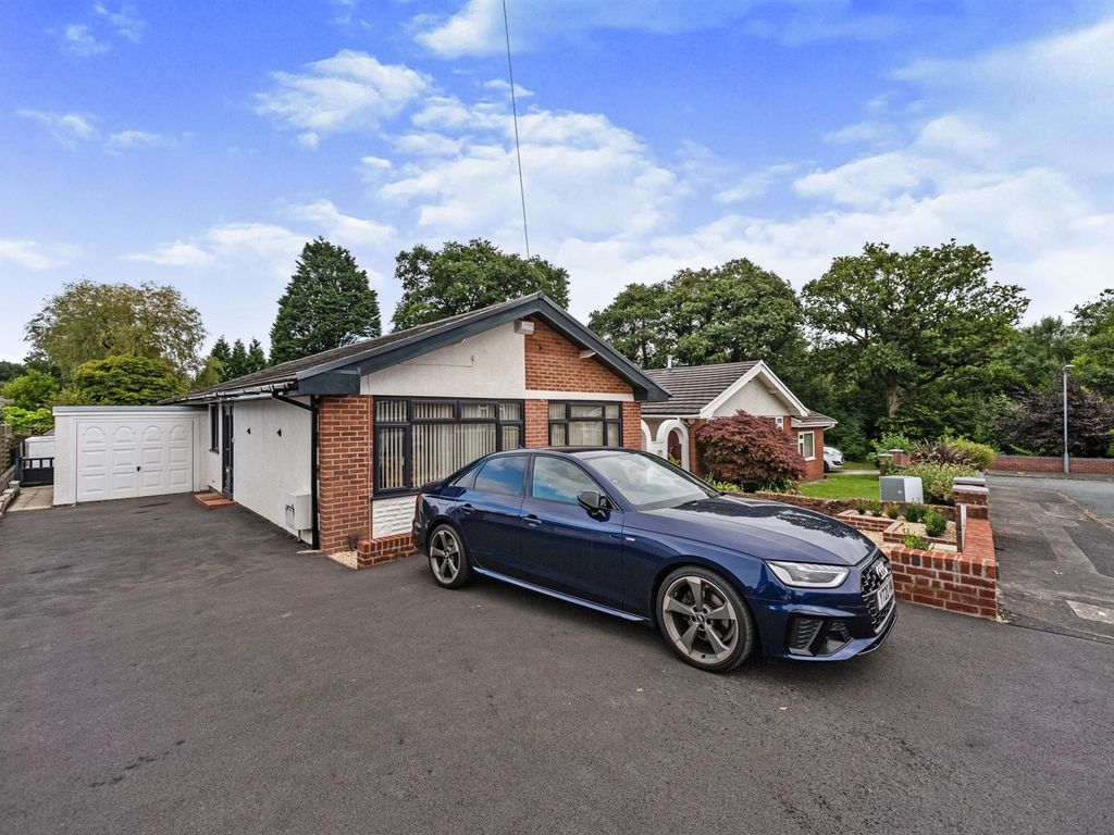 3 bed detached bungalow for sale in Woodview, Gowerton, Swansea SA4