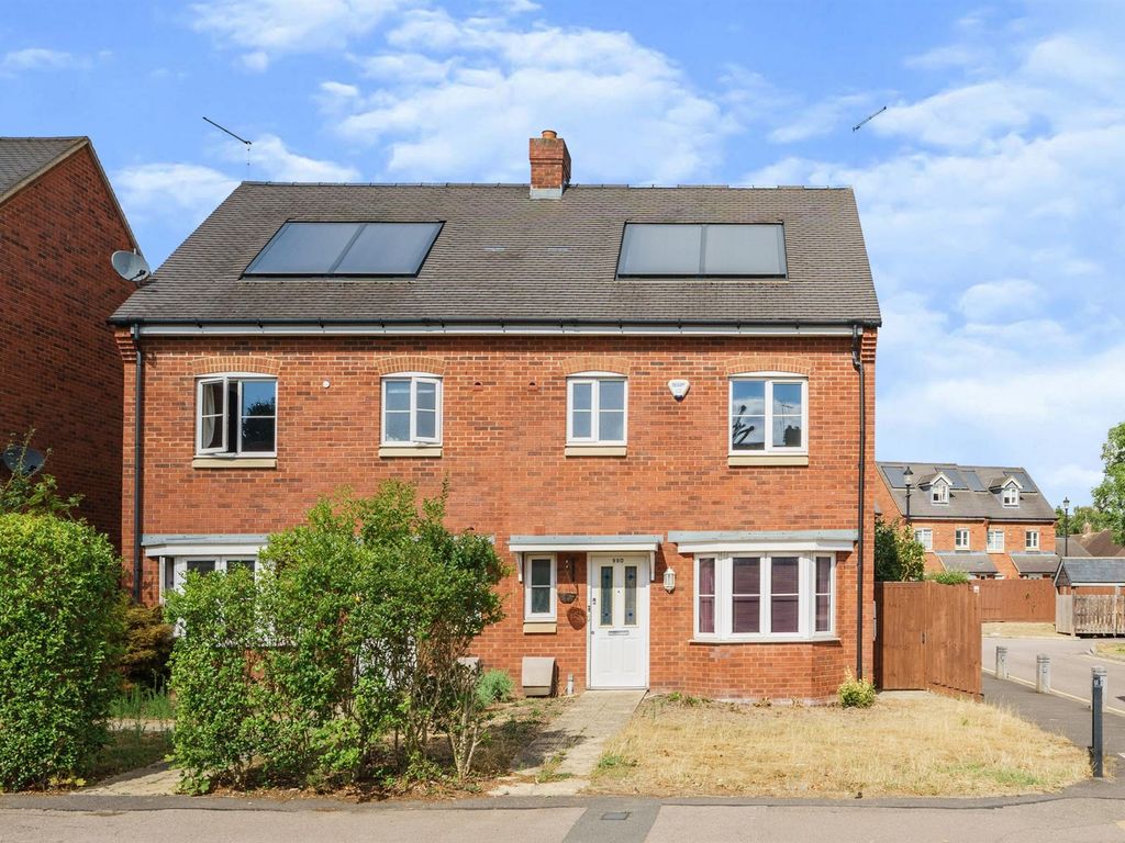 3 bed semidetached house for sale in Cole Green Lane, Welwyn Garden