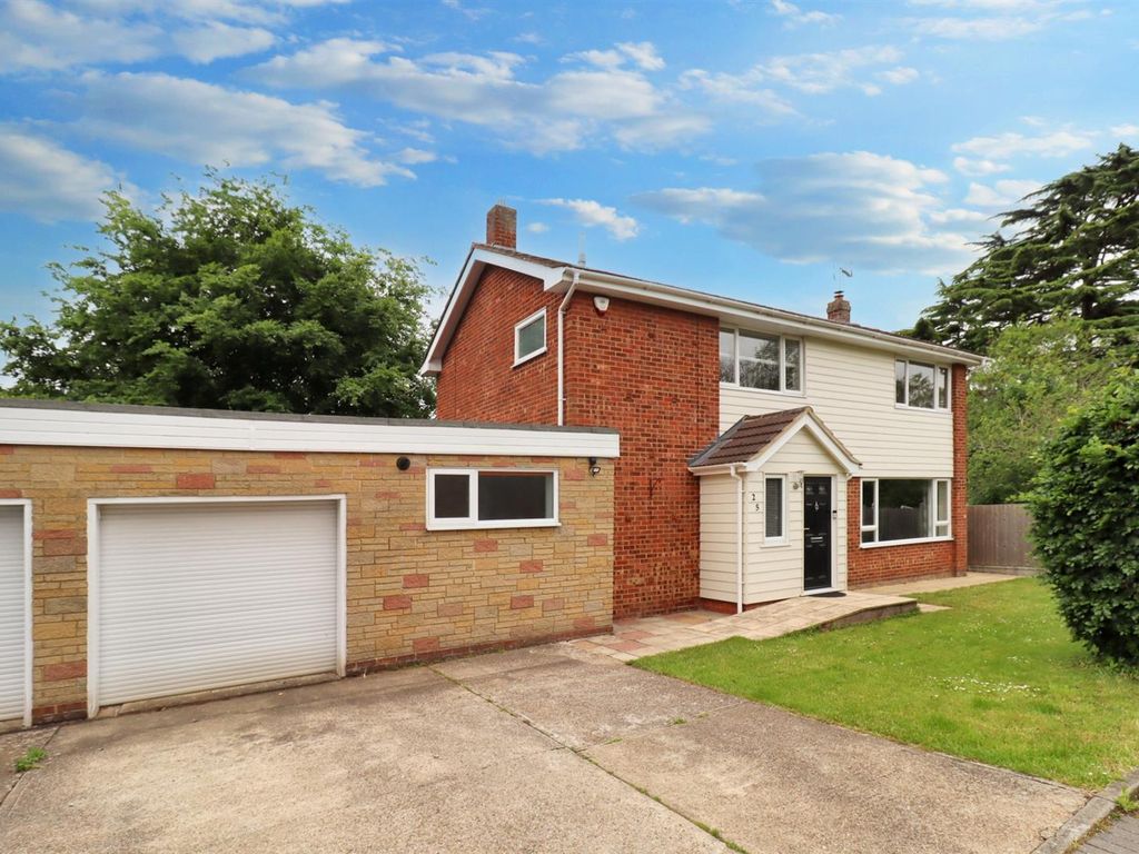 4 bed detached house for sale in Oaklands Close, Braintree CM77, £