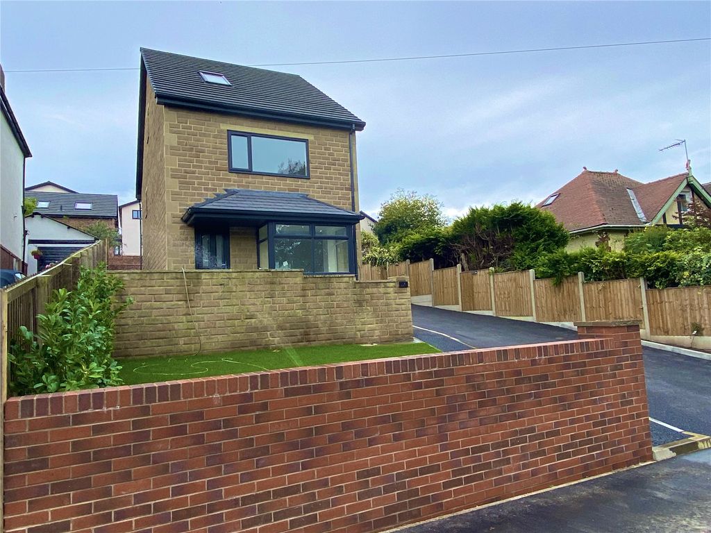 New home, 4 bed detached house for sale in Valley Road, Thornhill