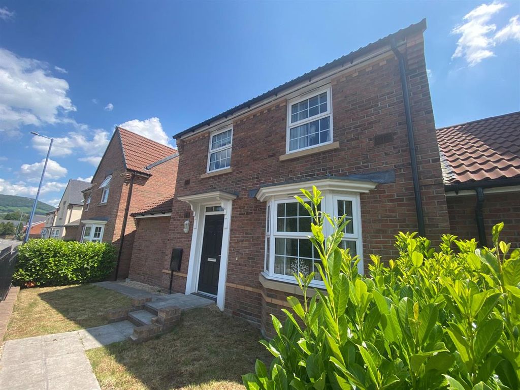 4 bed detached house to rent in Sanders Heights, Merthyr Road