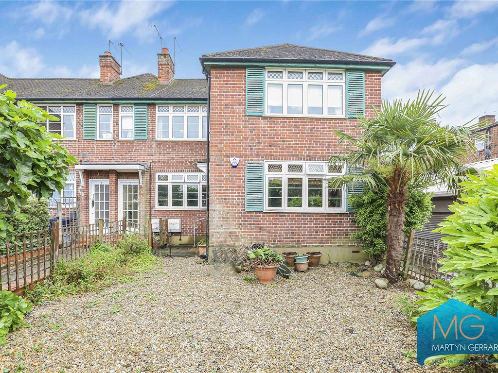 2 bed for sale in Buckingham Avenue, Whetstone, London N20