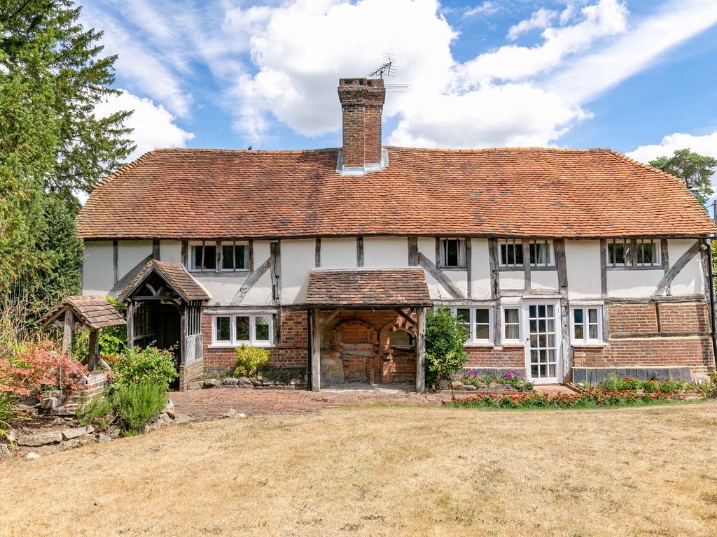 6 bed detached house for sale in Rusper Road, Crawley RH11, £1,125,000