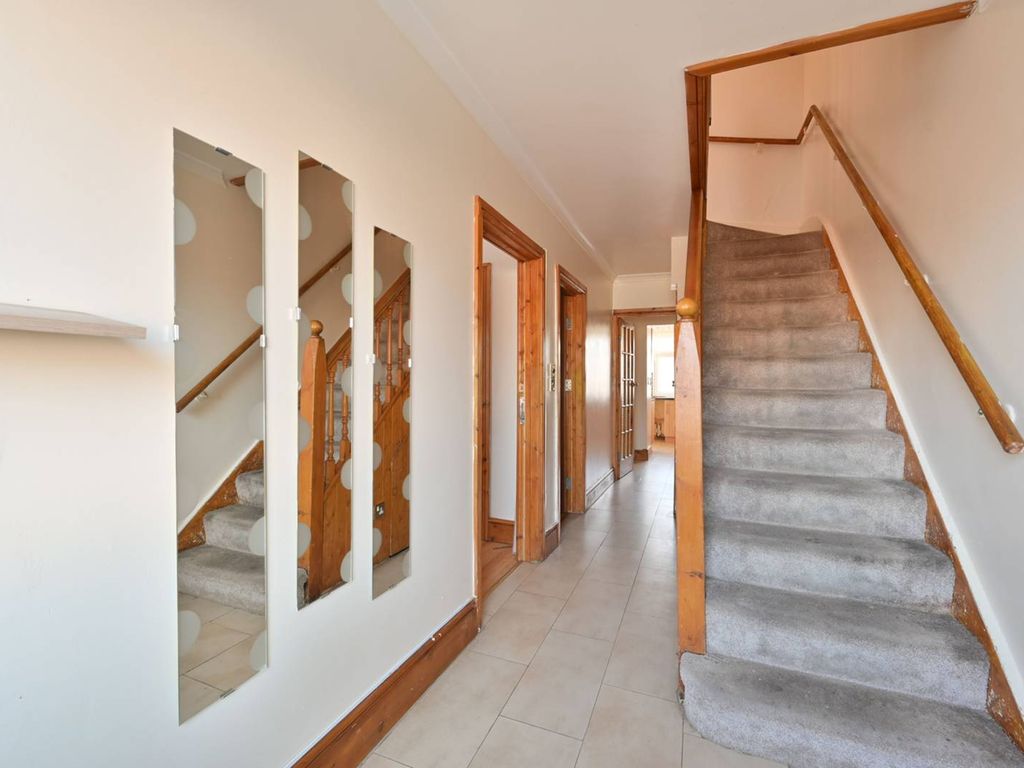 Heather Road, Gladstone Park, London NW2  