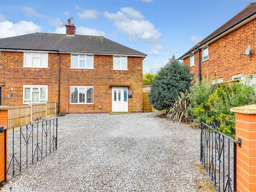 3 bed semidetached house for sale in Pine Grove, Hucknall