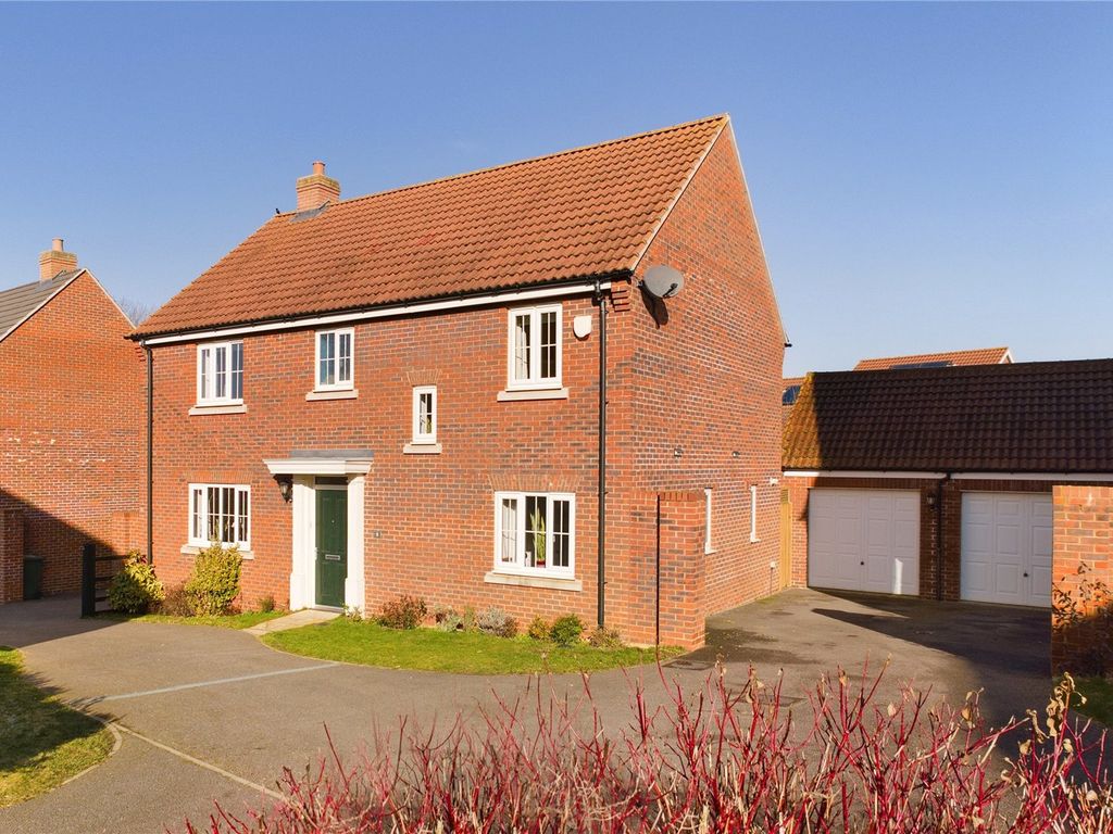 4 bed detached house for sale in Poppyfields, Gamlingay, Sandy
