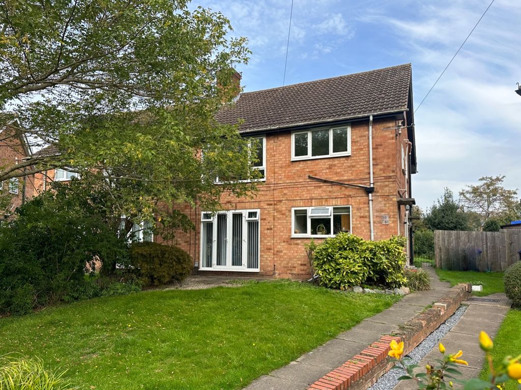 3 bed flat for sale in Coniston Road, Leamington Spa CV32, £200,000