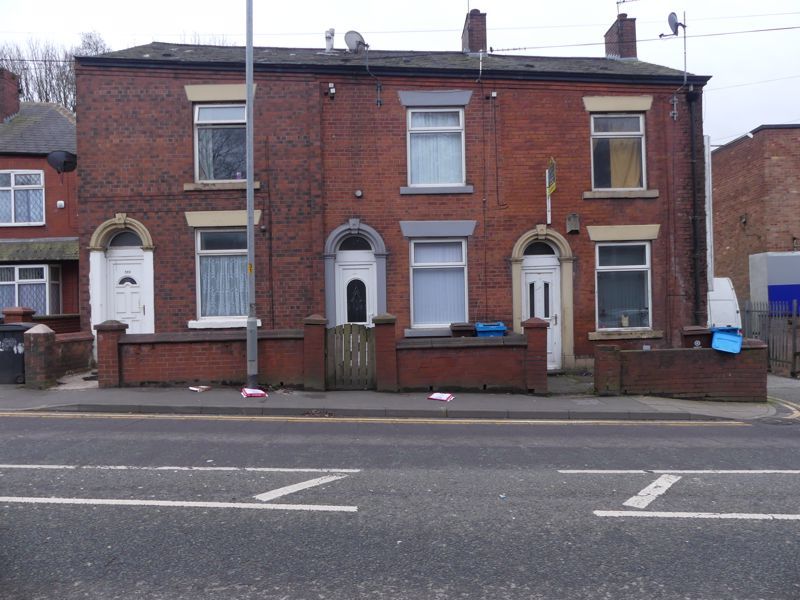 2 bed terraced house to rent in Middleton Road, Chadderton, Oldham OL9