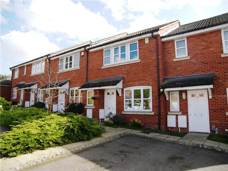 3 bed terraced house to rent in Orpington Close, Twyford, Berkshire