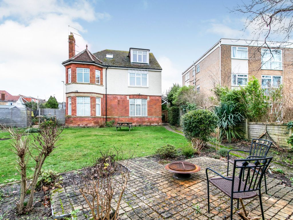2 bed flat to rent in Danecourt Road, Lower Parkstone, Poole BH14, £840 pcm Zoopla