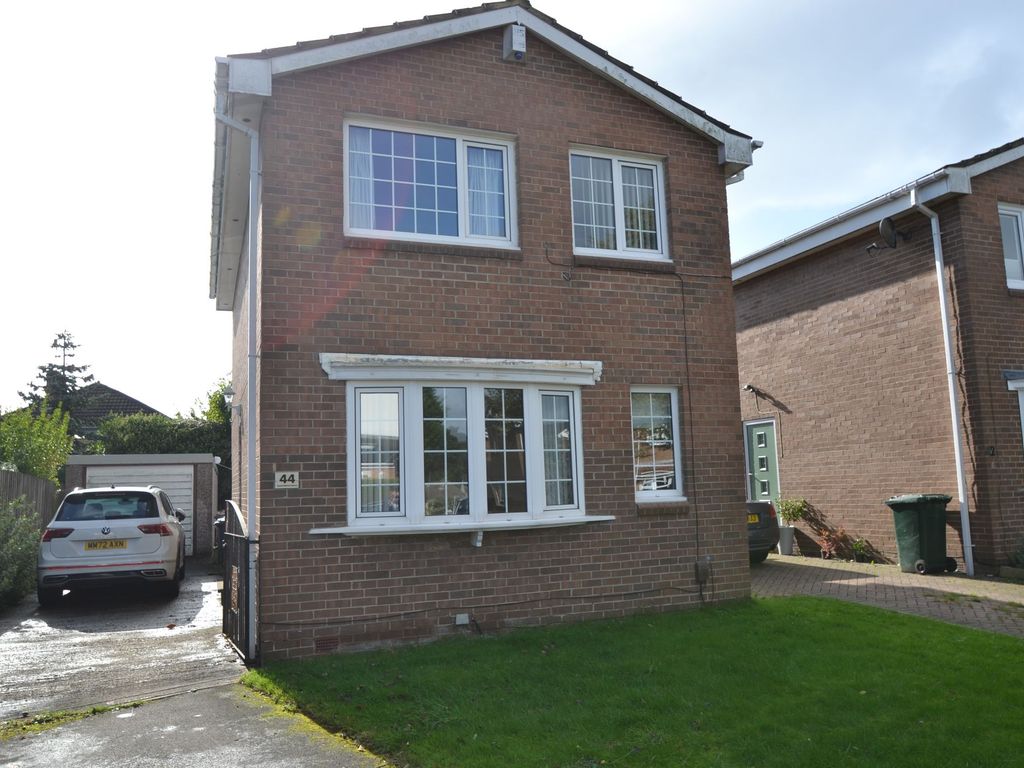 3 bed detached house for sale in Santa Monica Grove, Idle, Bradford BD10, £269,950 Zoopla