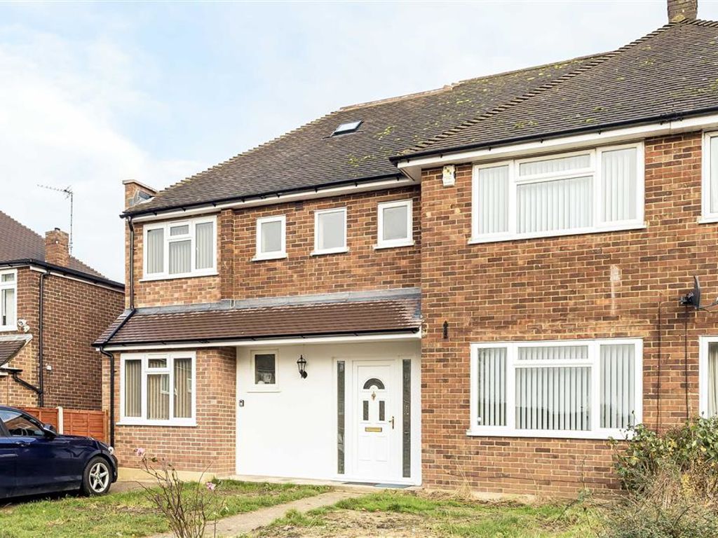 5 bed property to rent in Porcupine Close, London SE9, £3,000 pcm Zoopla