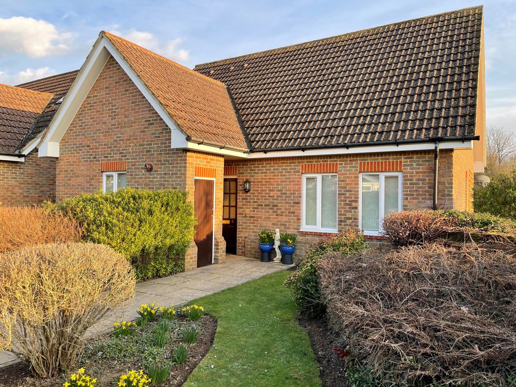 2 bed bungalow for sale in 9 Theydon Court, Elmbridge Village