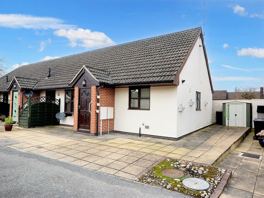 2 bed semidetached bungalow for sale in Hemington Court, Hemington