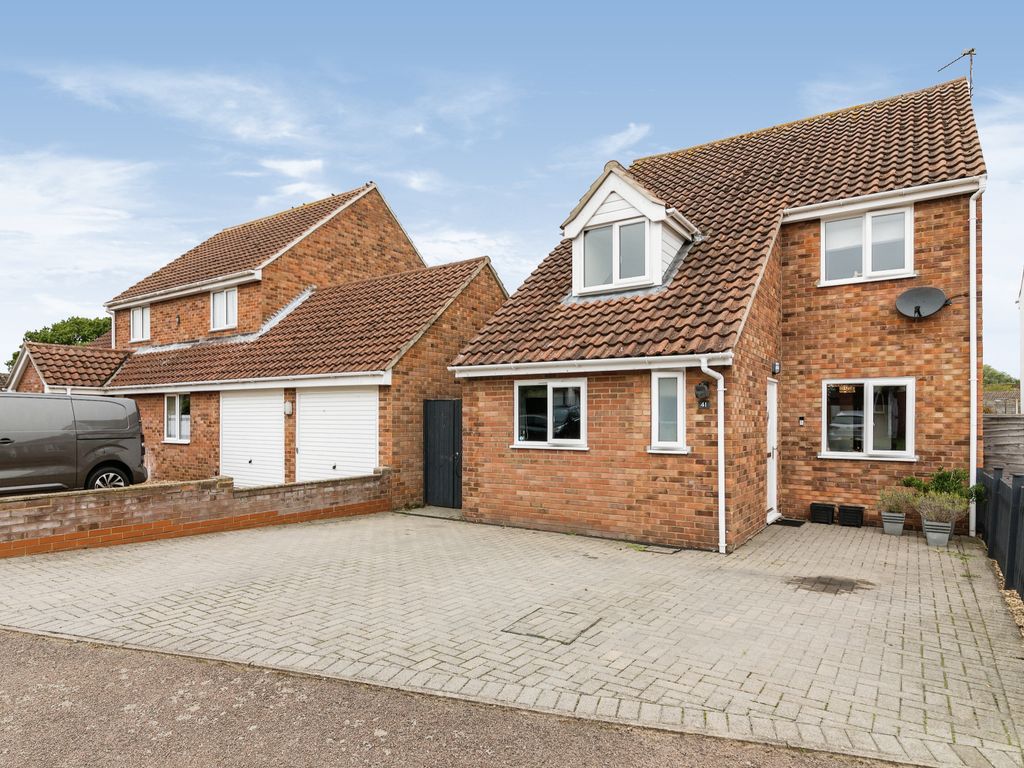 4 bed detached house for sale in Links Way, Thurlton, Norwich, Norfolk NR14, £325,000 Zoopla
