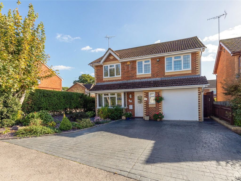 4 bed detached house for sale in Walsh Avenue, Warfield, Bracknell