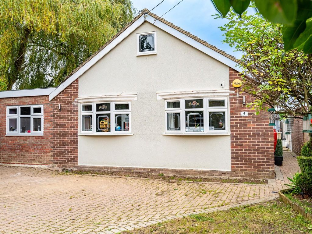 3 bed detached bungalow for sale in Evelyn Road, Great Leighs, Chelmsford CM3, £425,000 Zoopla