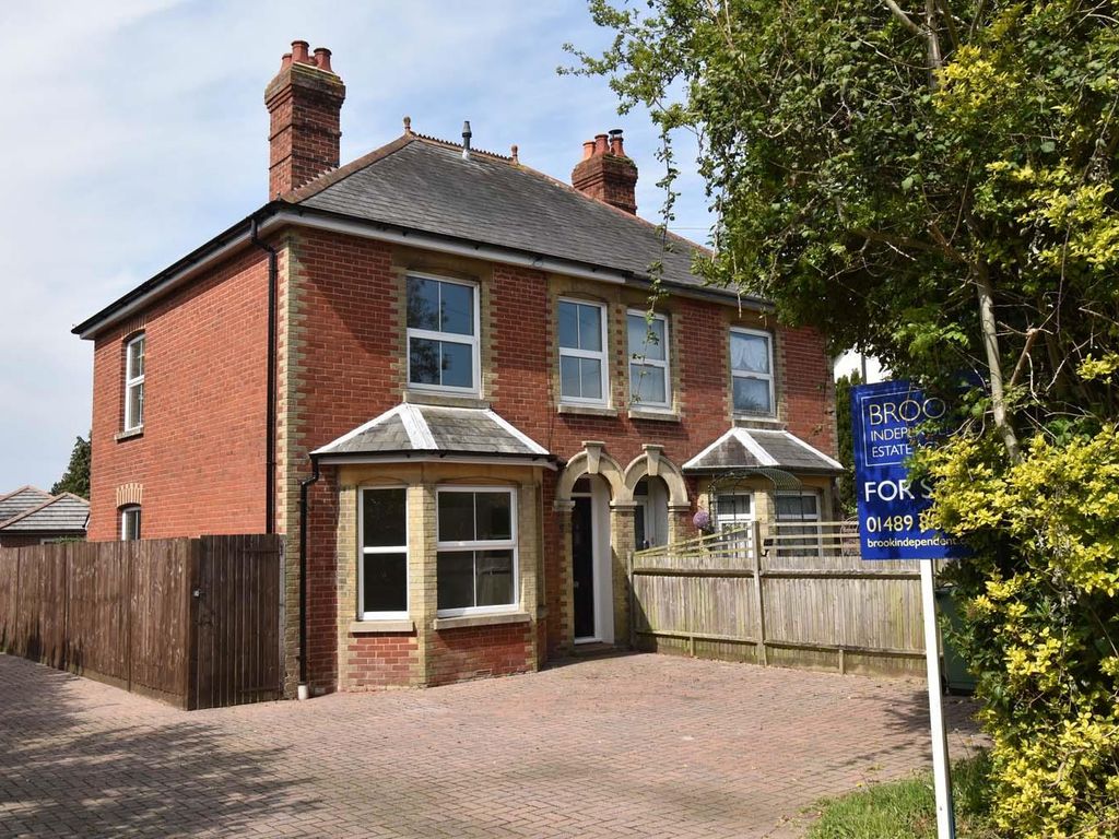 3 bed semidetached house for sale in Greenaway Lane, Warsash