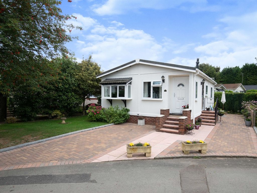 2 bed mobile/park home for sale in Woodcot Park, Wilmcote, Stratford