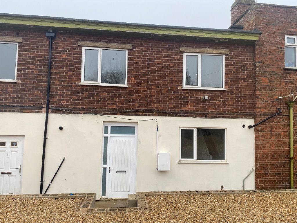 2 bed terraced house for sale in Barrowby Road, Grantham NG31 Zoopla